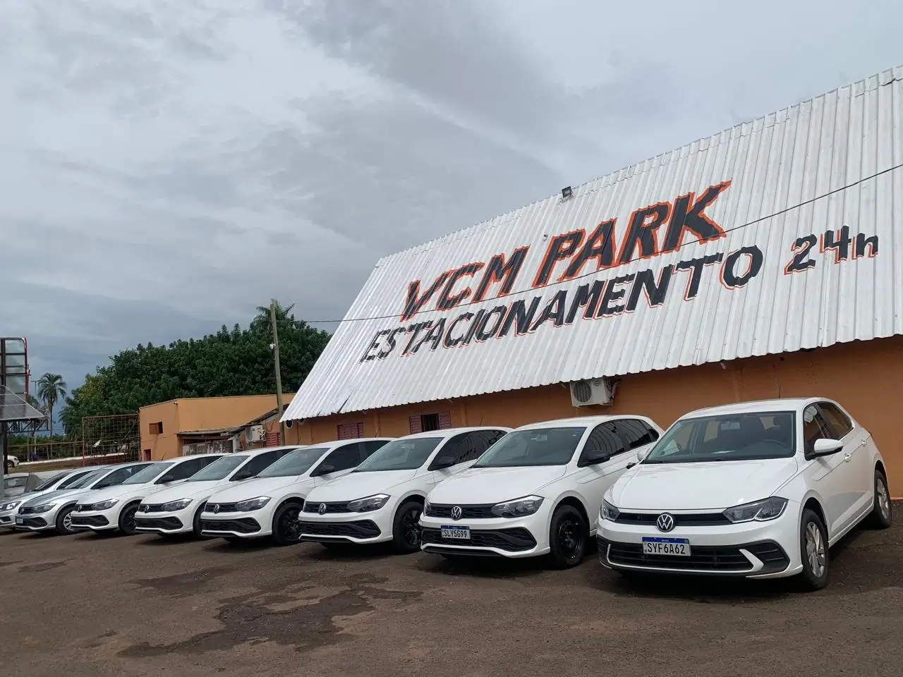 Frota da VCM Park em frente ao estacionamento